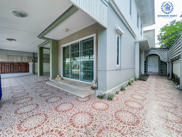 บ้านแฝดมือสองย่านนทบุรี ม.พฤกษาวิลเลจ22 บางกรวย-ไทรน้อย เนื้อที่ 39.1 ตร.ว. ฟังก์ชัน 3 ห้องนอน 2 ห้องน้ำ 2 ที่จอด บนทำเลที่ เดินทางสะดวก เชื่อมต่อถนน นครอินทร์ ,ถนนบางกรวย-ไทรน้อย ,ซอยวัดสังฆทาน เข้าเมืองสะดวก ใกล้รถไฟฟ้าสายสีม่วง "สถานีแยกติวานนท์" และ ใกล้จุดขึ้นทางด่วน "พระราม7"